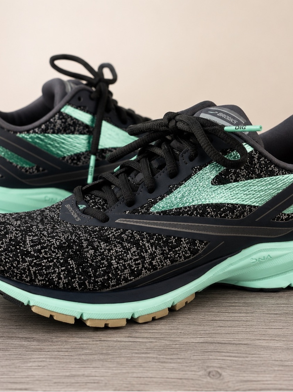 Brooks Launch 4 Running Shoes Black Mint Green Women’s Athletic Sneakers Size 9